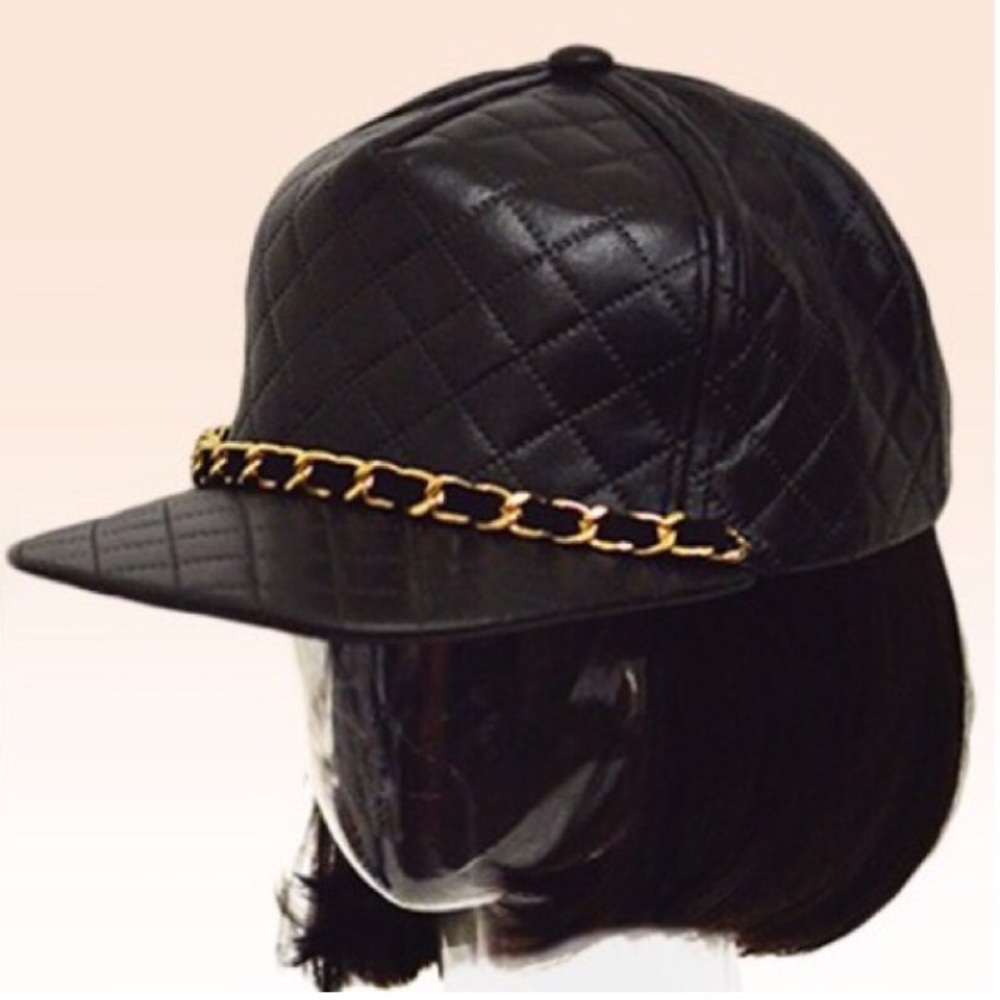 👑👑Quilted leatherette hat